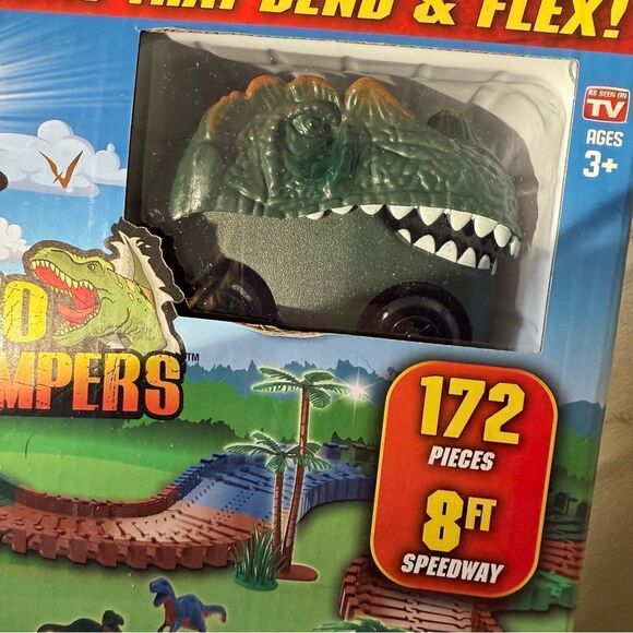 Magic Tracks Dino Chompers, 8 Feet of Track with Real Chomping Action
Dino - Picture 3 of 9